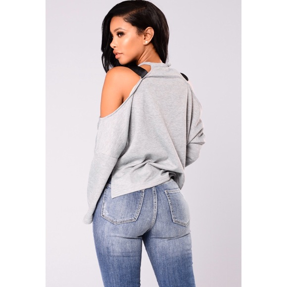 Cold Shoulder Ribbon Crop Sweater Shirt - Picture 3 of 8